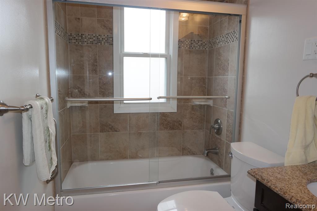 2696 Cumberland Road Berkley, MI 48072 - Photo 16 of 33