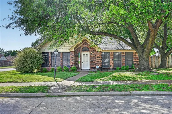 $255,000 | 819 Tifton Court, Lancaster, TX 75146