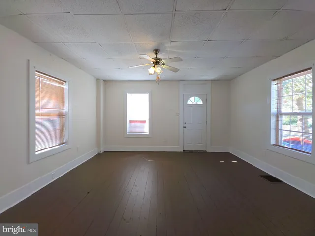 $1,700 | 502 East Main Street, Millville, NJ 08332