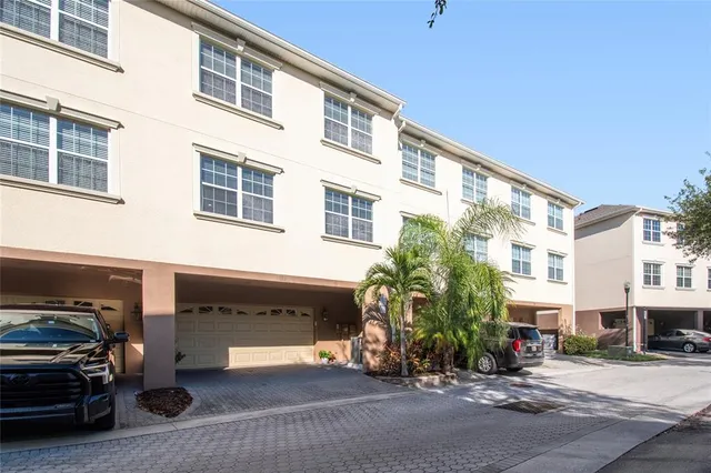$399,000 | 10144 Arbor Run Drive, Unit 112, Tampa, FL 33647