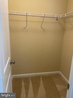42304 Shoover Square Chantilly, VA 20152 - Photo 15 of 21 a view of a walk in closet