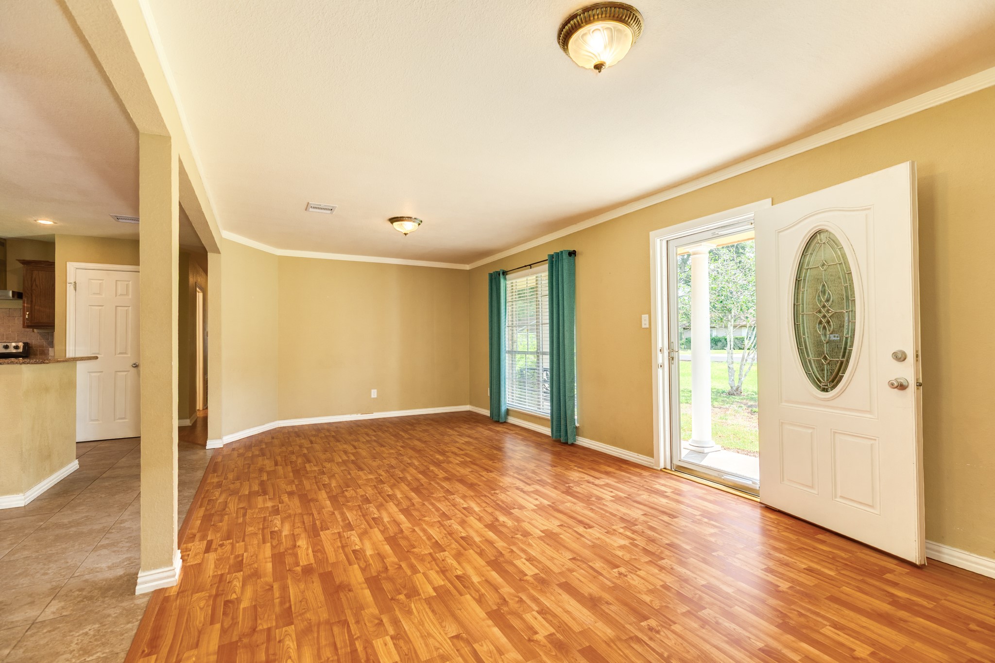 101 Irwin Road West Columbia, TX 77486 - Photo 13 of 26 Living room