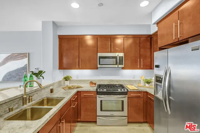 $779,000 | 14412 Killion Street, Unit 205, Sherman Oaks, CA 91401