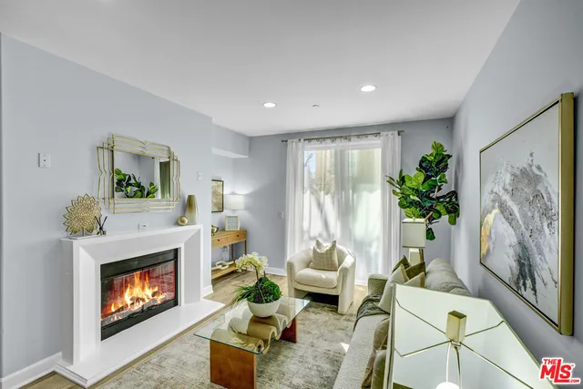 $779,000 | 14412 Killion Street, Unit 205, Sherman Oaks, CA 91401