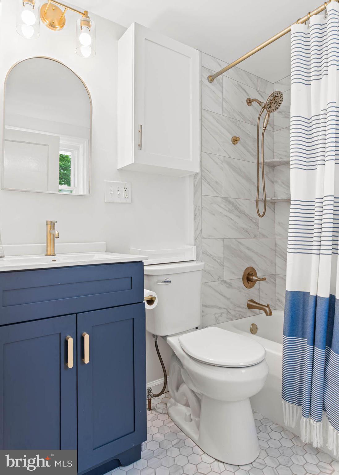465 Briarhill Road Springfield, PA 19064 - Photo 37 of 51 2nd Floor Hall Bath