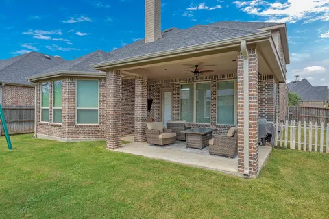 a view of a house with backyard and porch