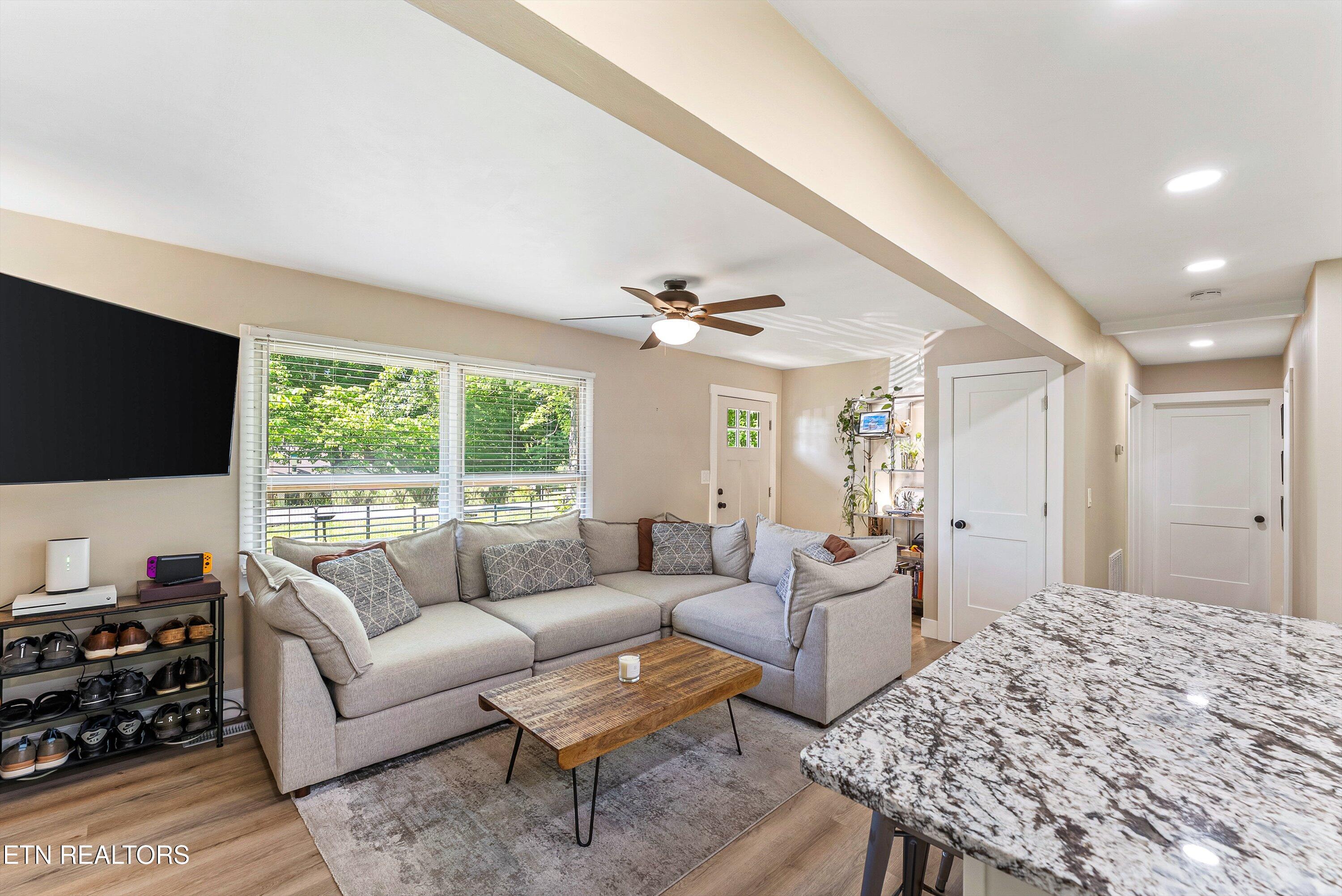103 Loyola Lane Oak Ridge, TN 37830 - Photo 9 of 36 12-Living Area A2