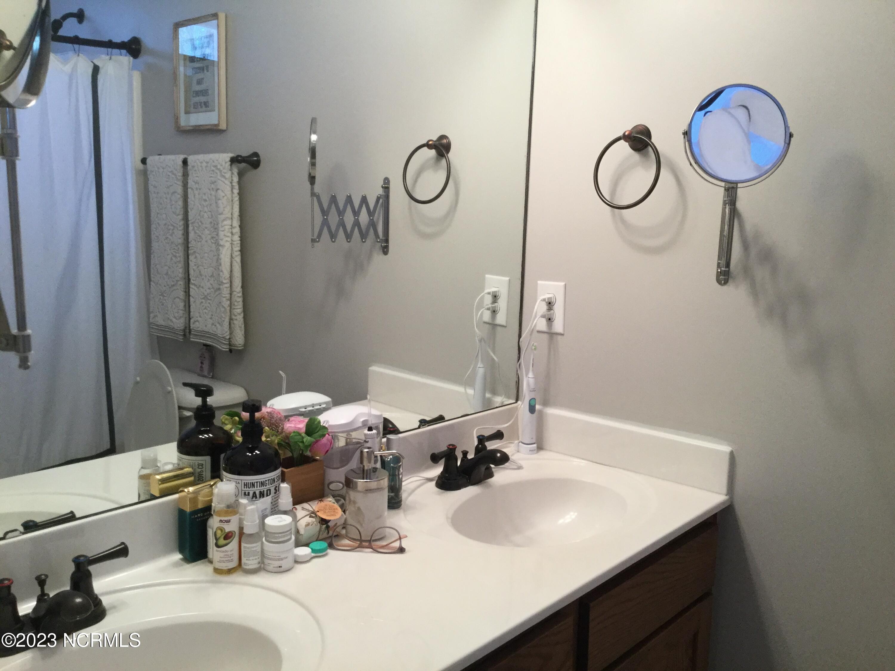 109 Coree Way New Bern, NC 28562 - Photo 10 of 20 master bath