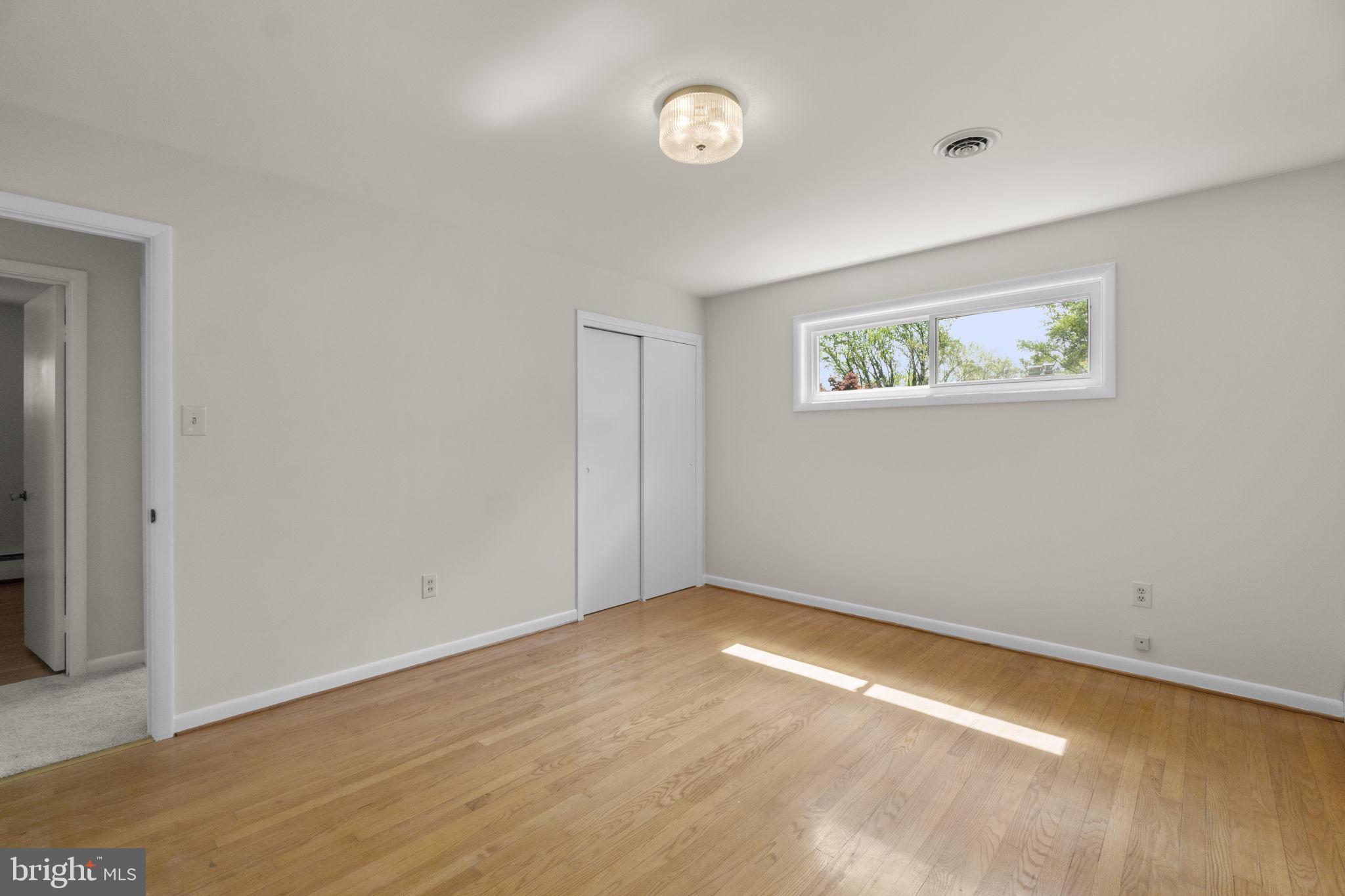 10770 West Crestview Lane Laurel, MD 20723 - Photo 20 of 49 Owner's suite with clerestory windows