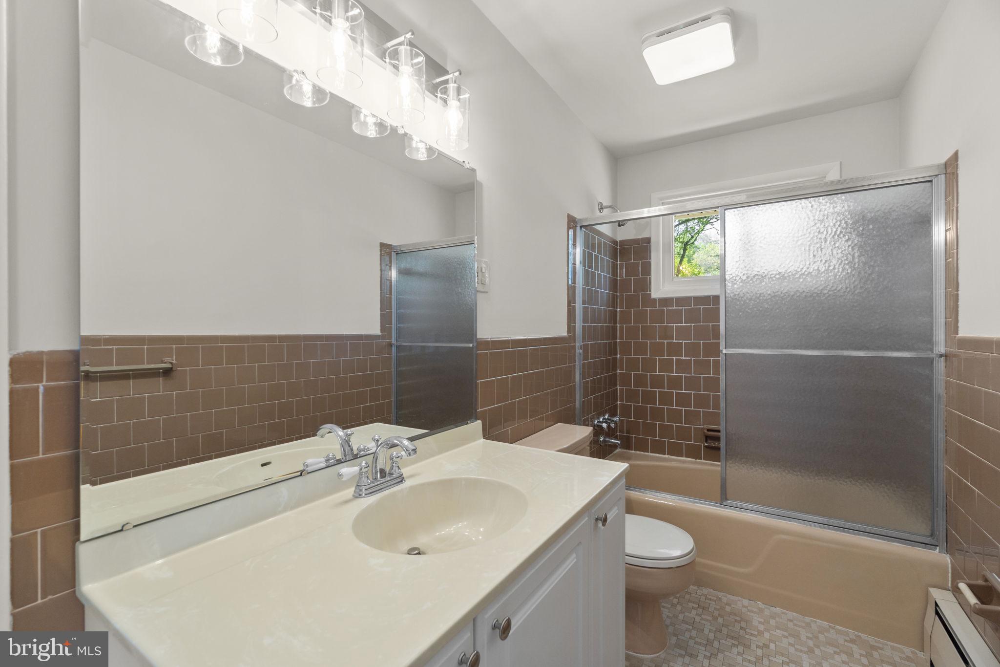 10770 West Crestview Lane Laurel, MD 20723 - Photo 28 of 49 Full hall bath