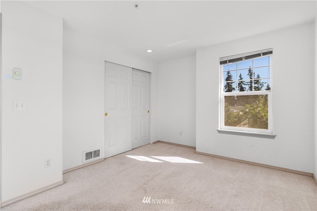 1160 Monroe Avenue Northeast, Unit A4 Renton, WA 98056 - Photo 11 of 26 an empty room with windows