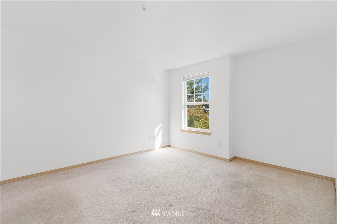 1160 Monroe Avenue Northeast, Unit A4 Renton, WA 98056 - Photo 12 of 26 an empty room with windows
