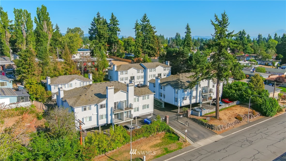 1160 Monroe Avenue Northeast, Unit A4 Renton, WA 98056 - Photo 19 of 26 an aerial view of residential houses with outdoor space and trees