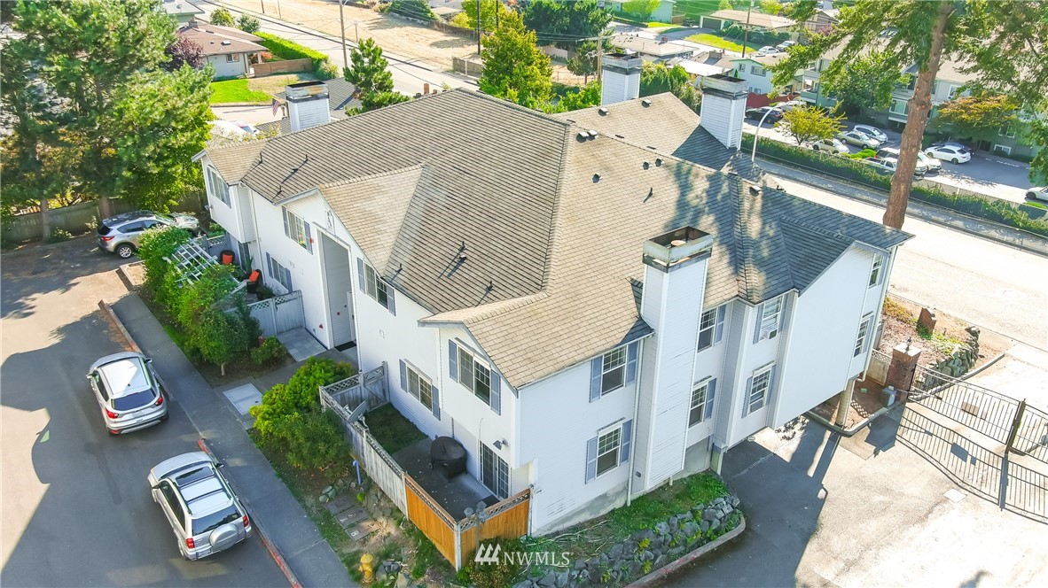 1160 Monroe Avenue Northeast, Unit A4 Renton, WA 98056 - Photo 25 of 26 an aerial view of a house