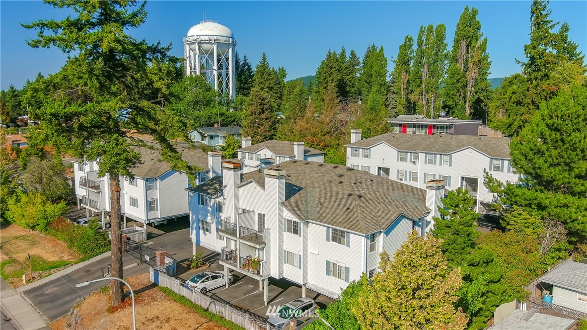 1160 Monroe Avenue Northeast, Unit A4 Renton, WA 98056 - Photo 26 of 26 a aerial view of a house with swimming pool garden and patio