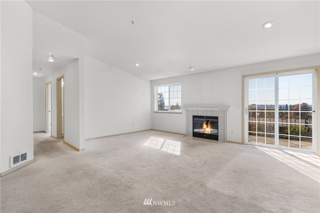 1160 Monroe Avenue Northeast, Unit A4 Renton, WA 98056 - Photo 5 of 26 an empty room with windows and fireplace