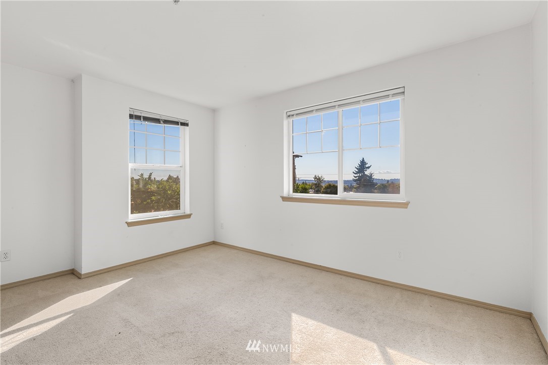 1160 Monroe Avenue Northeast, Unit A4 Renton, WA 98056 - Photo 10 of 26 an empty room with windows