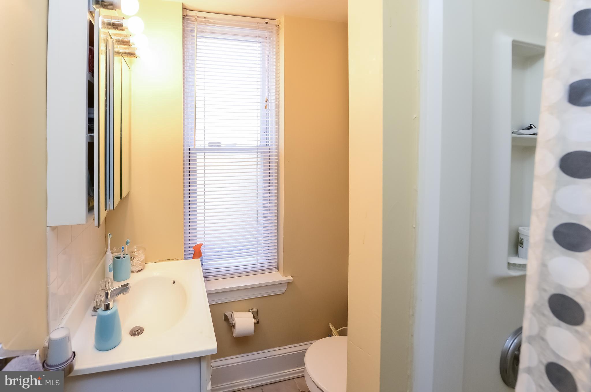 4159 Ridge Avenue Philadelphia, PA 19129 - Photo 10 of 32 Unit 2 - Bathroom