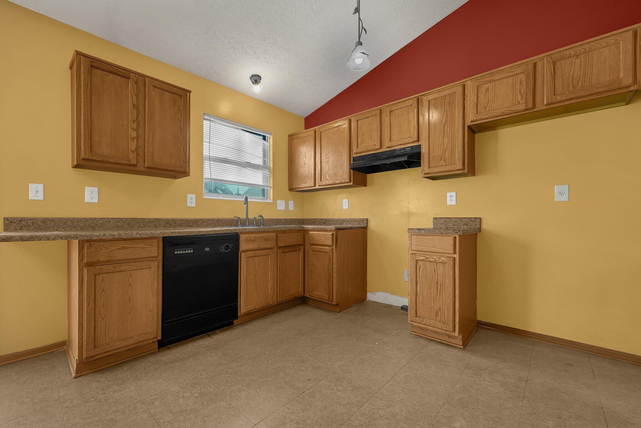 2718 Raphael Drive Columbus, OH 43232 - Photo 9 of 33 19-web-or-mls-2718-raphael-dr