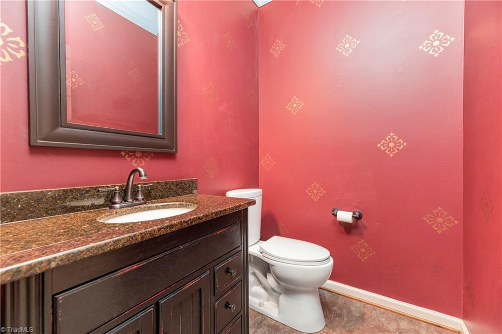 2707 Quaker Landing Road Greensboro, NC 27455 - Photo 16 of 30 ML Half bath