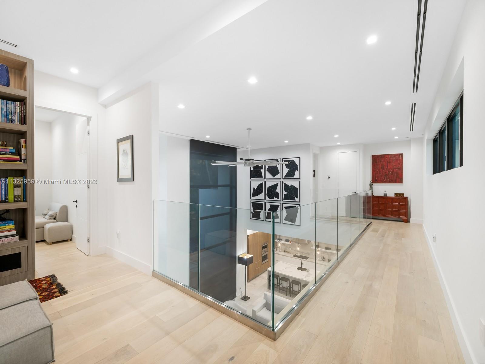 7260 School House Road Miami, FL 33143 - Photo 29 of 44 a view of a room with gym equipment