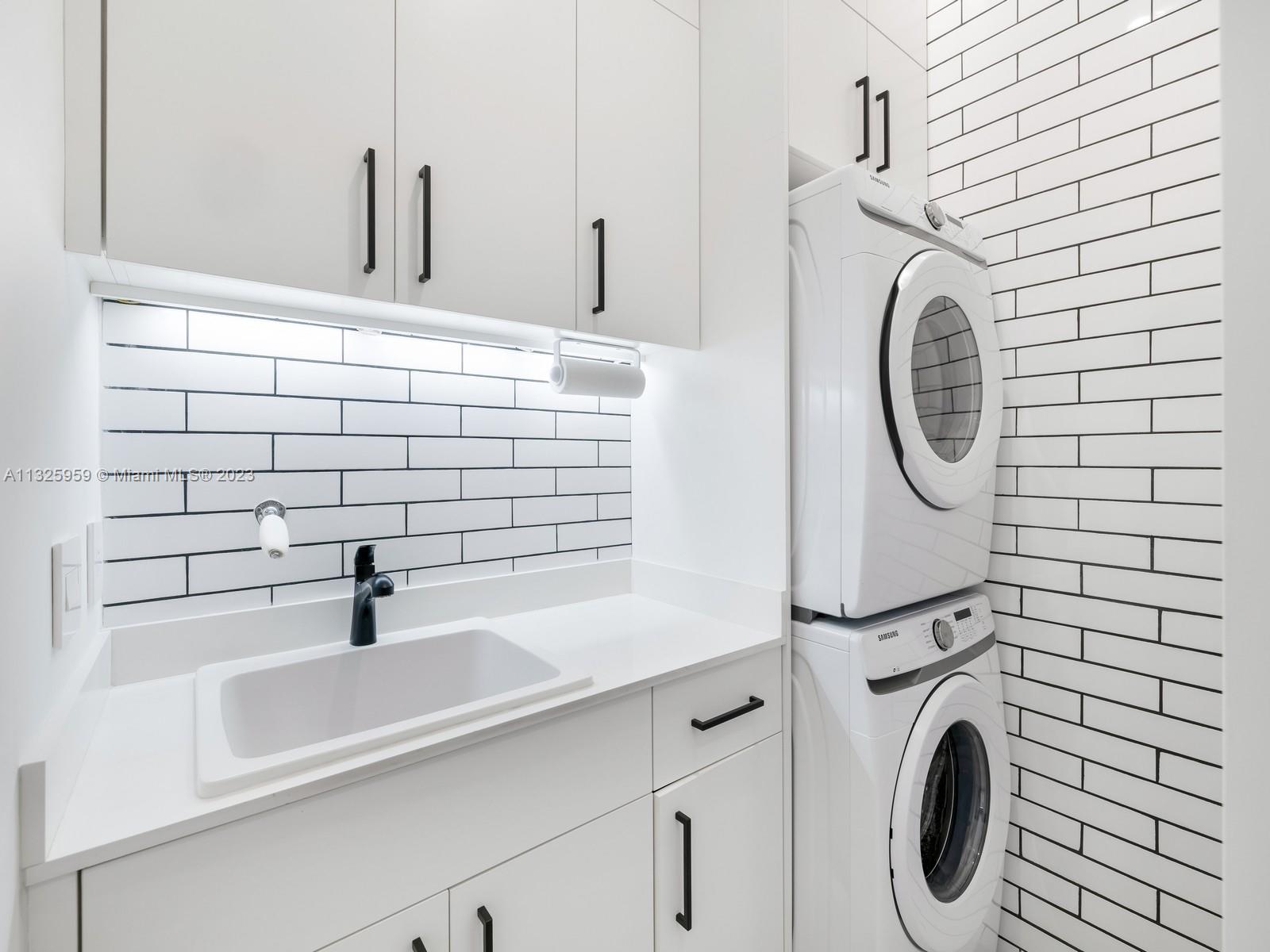 7260 School House Road Miami, FL 33143 - Photo 42 of 44 a bathroom with a sink and a washing machine