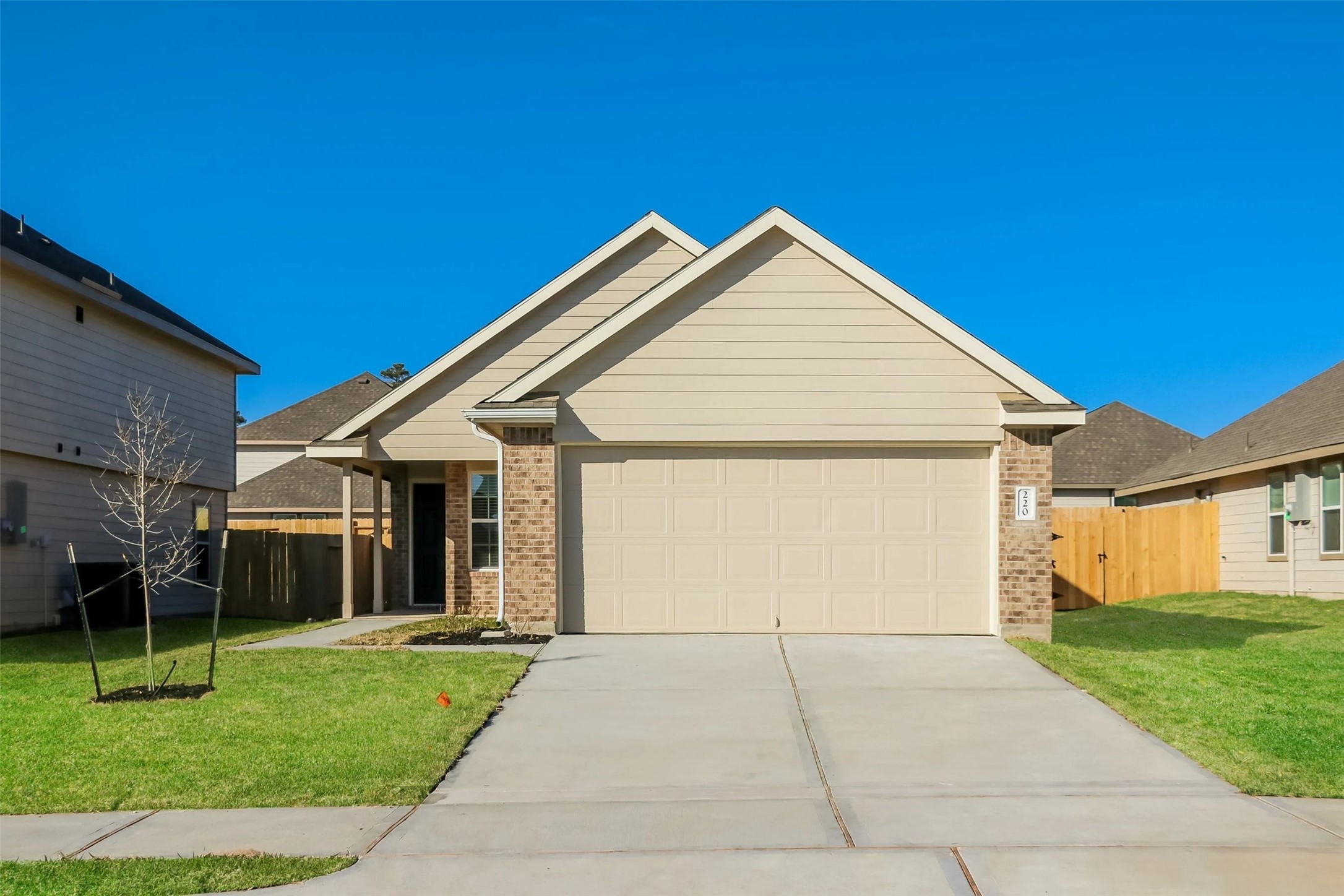 a view of house with garden