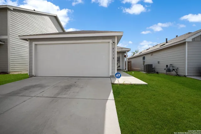 a view of a house with backyard