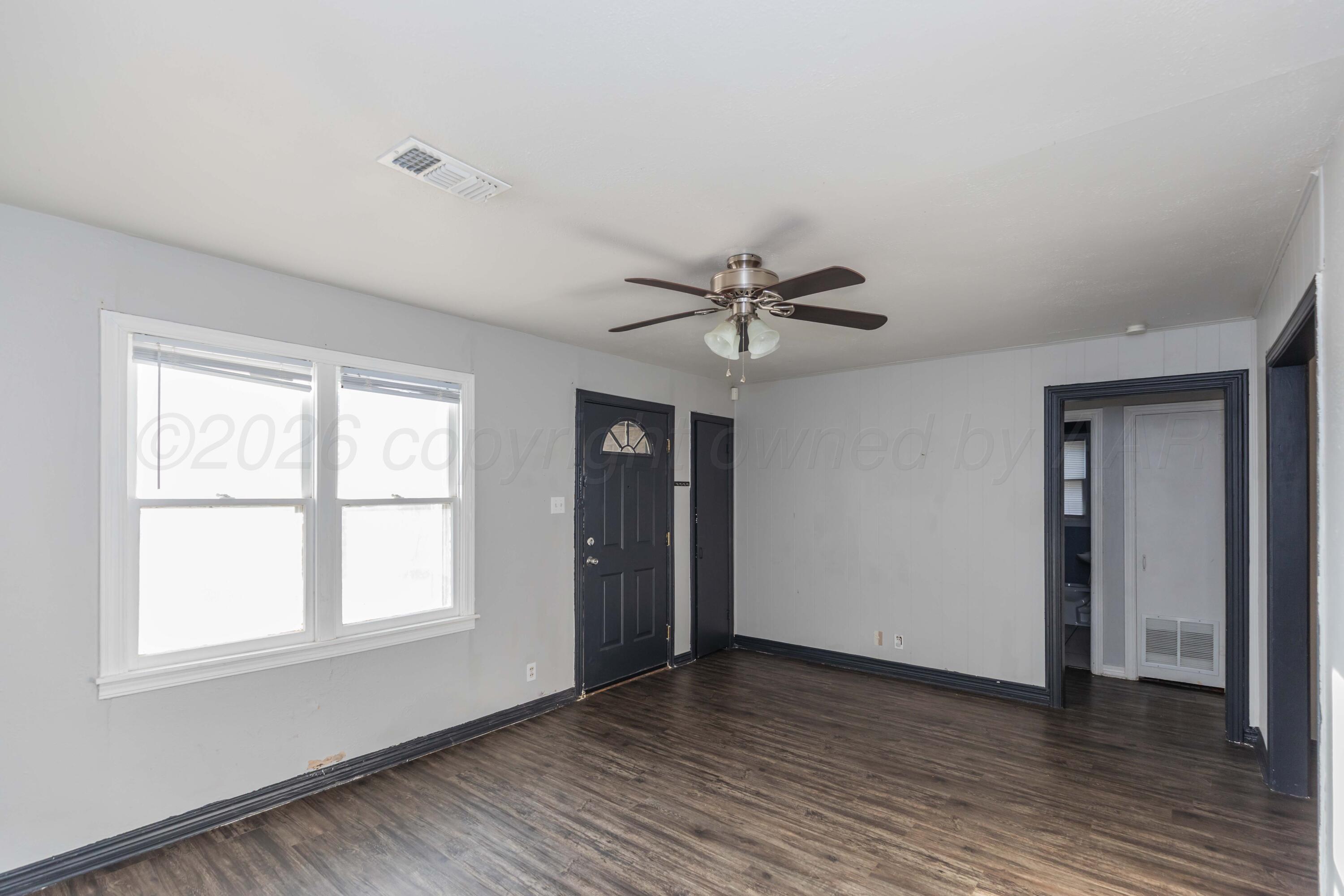 4110 South Lipscomb Street Amarillo, TX 79110 - Photo 7 of 36 LIVING ROOM VIEW 4