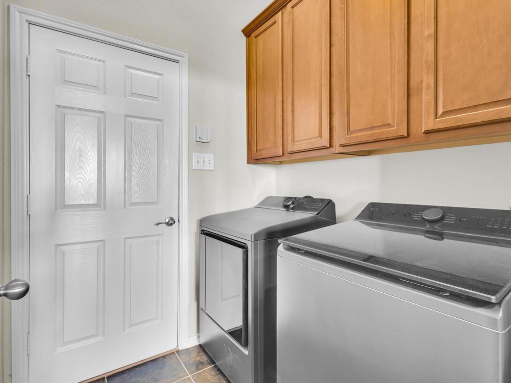 205 King George Road Ponder, TX 76259 - Photo 14 of 32 a utility room with dryer and washer