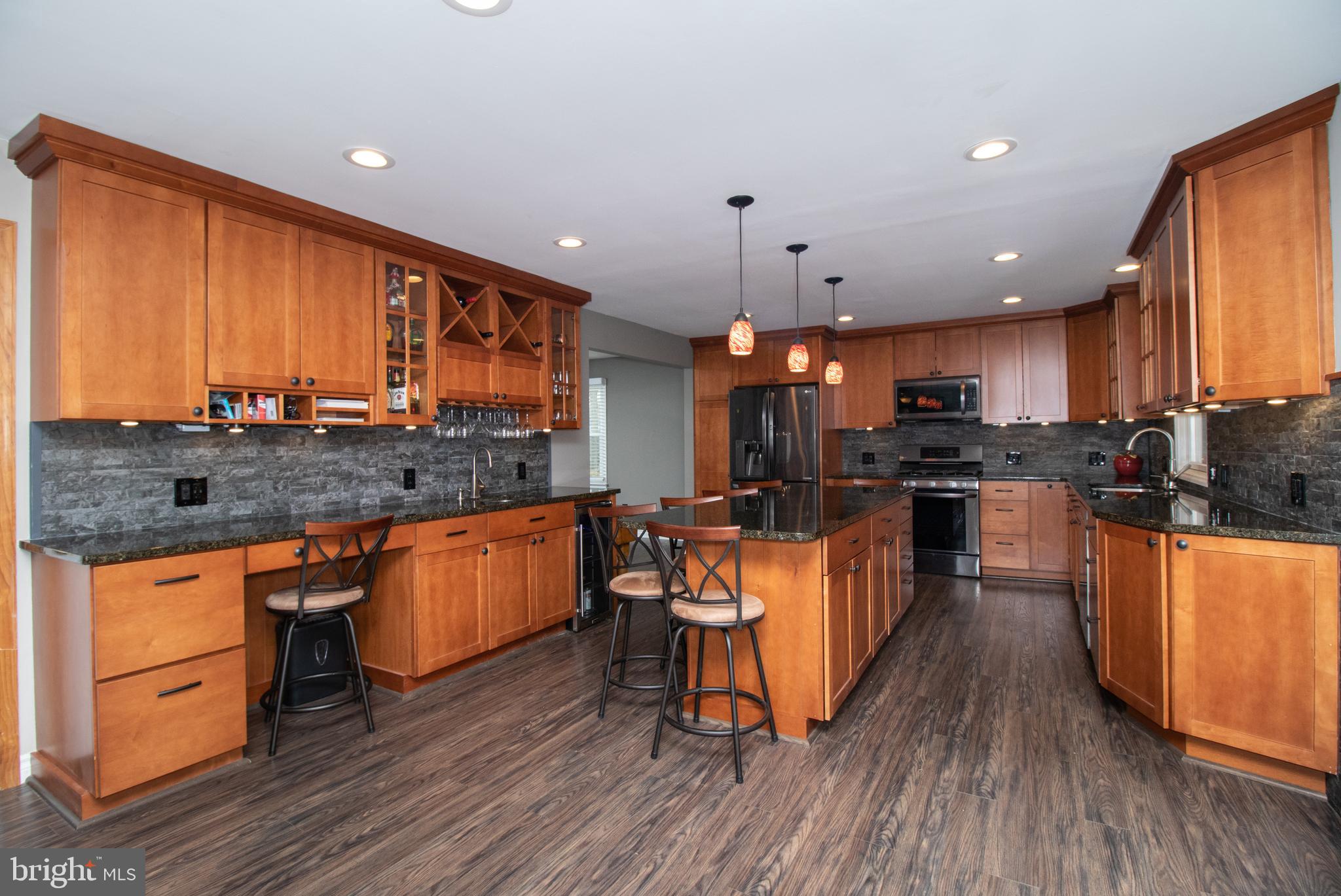 26 Whitby Road Cherry Hill, NJ 08003 - Photo 12 of 31 Kitchen from family room