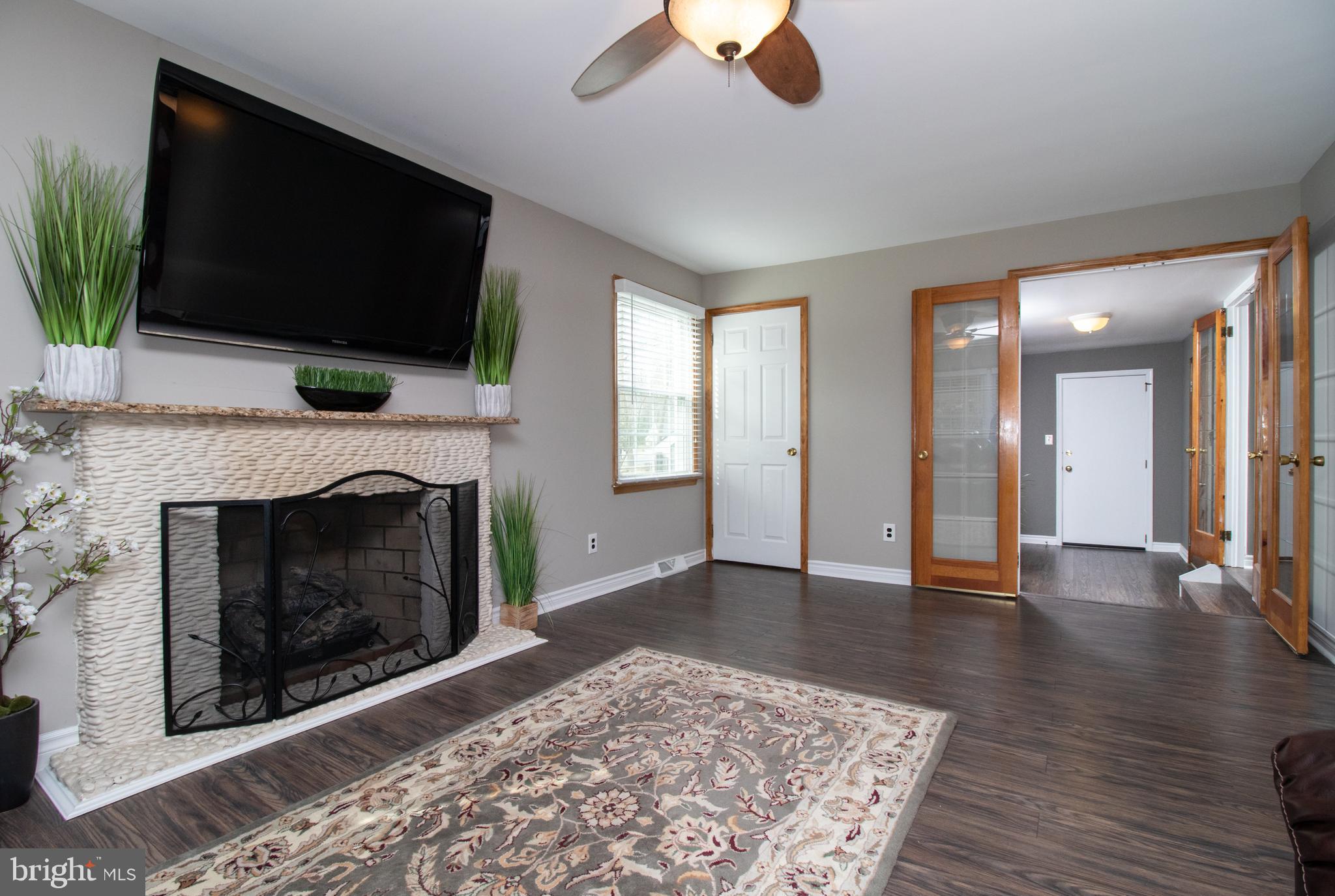 26 Whitby Road Cherry Hill, NJ 08003 - Photo 16 of 31 Great room with different rug