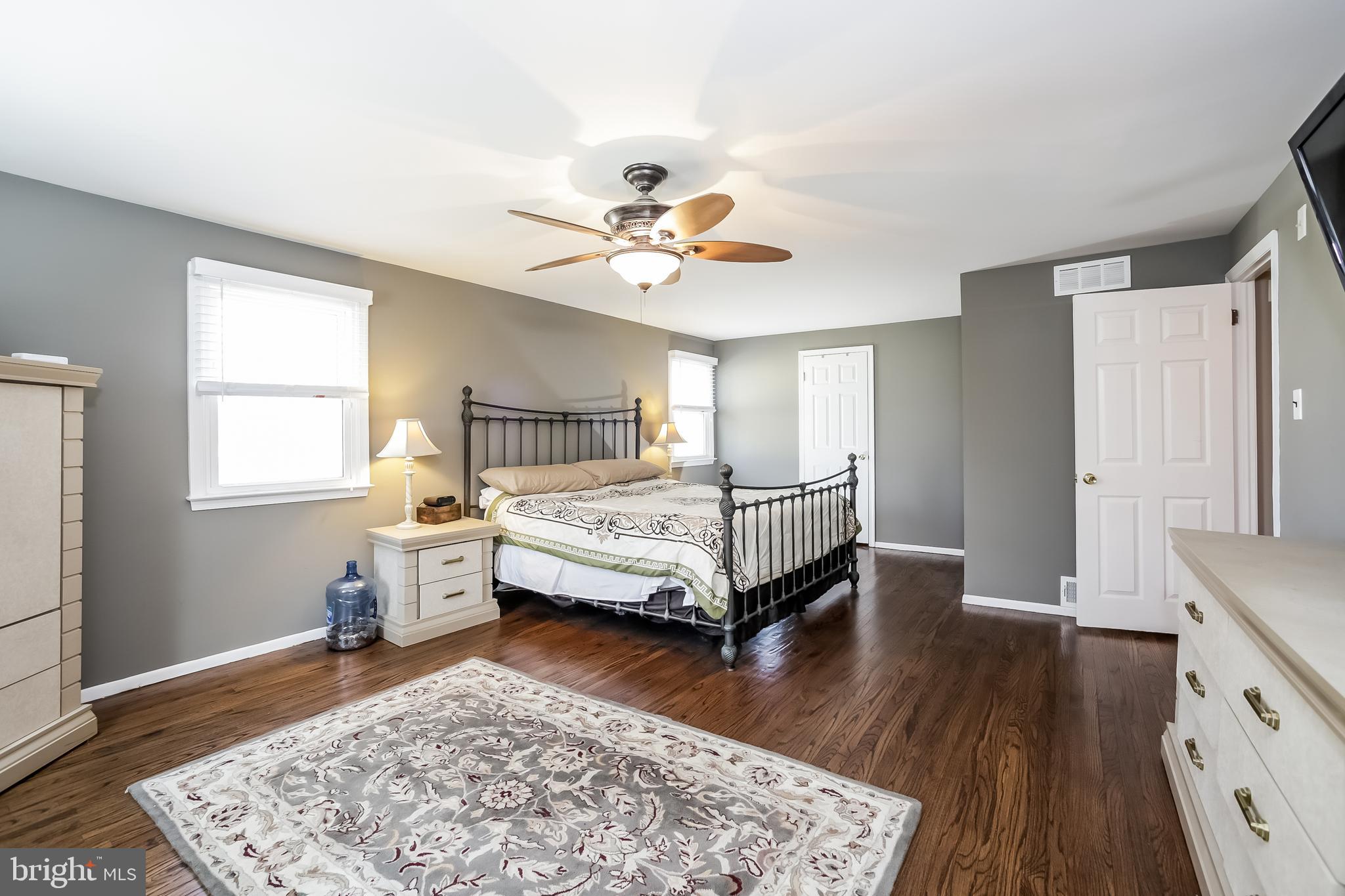 26 Whitby Road Cherry Hill, NJ 08003 - Photo 17 of 31 Master bedroom