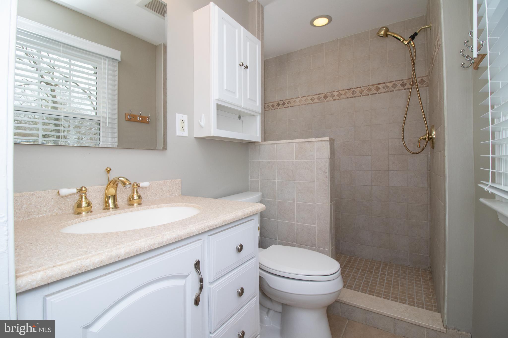 26 Whitby Road Cherry Hill, NJ 08003 - Photo 18 of 31 Master bath