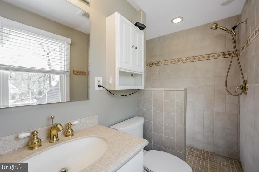 26 Whitby Road Cherry Hill, NJ 08003 - Photo 19 of 31 Master walk in shower