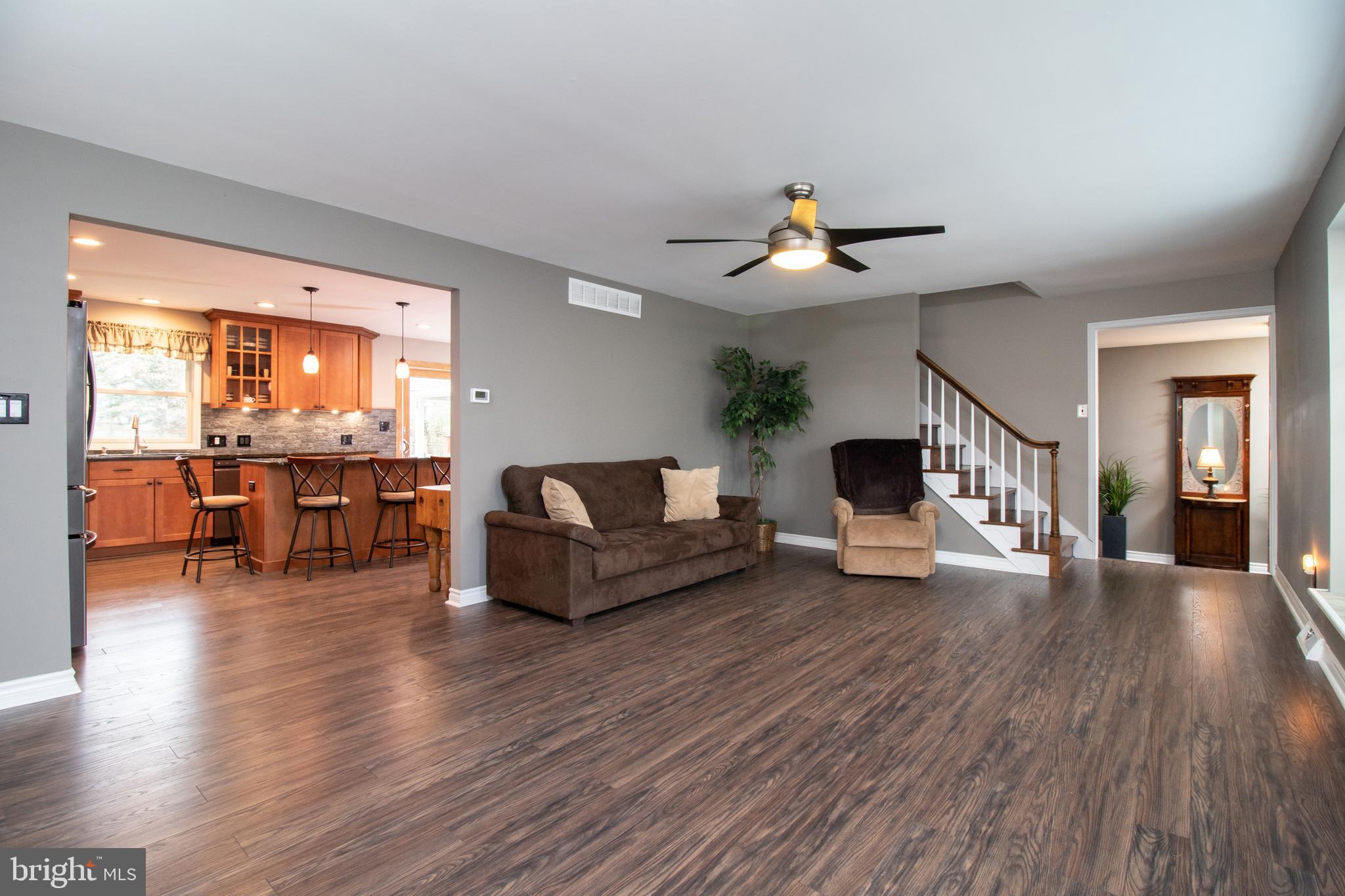 26 Whitby Road Cherry Hill, NJ 08003 - Photo 5 of 31 Living room looking into kitchen