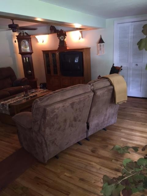 2576 White Road Muskegon, MI 49444 - Photo 4 of 18 IMG_1565