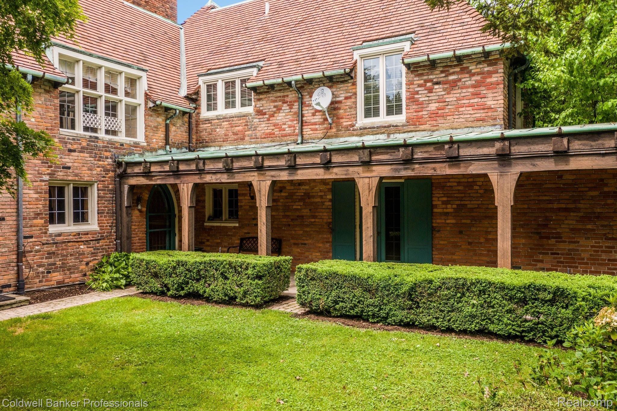 166 Ridge Road Grosse Pointe, MI 48236 - Photo 78 of 78 78-web-or-mls-166 Ridge Road Grosse Pointe Farms0077.jpg