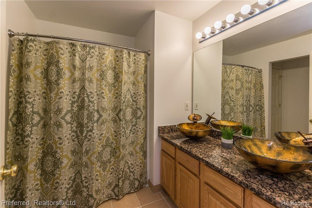 598 Cherry Orchard Road Canton, MI 48188 - Photo 19 of 29 DSC_6113.jpg