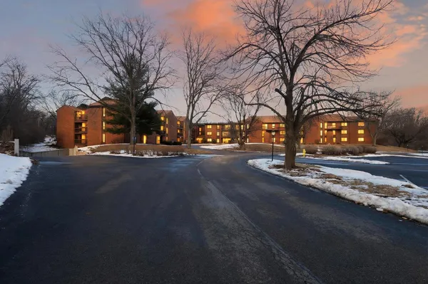 $114,000 | 2929 Sunnyside Drive, Unit 303A, Rockford, IL 61114