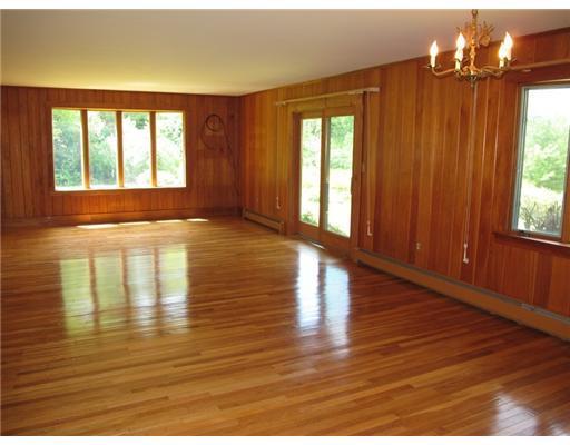 40 Seawood Park Road New Harbor, ME 04554 - Photo 10 of 25 Den/Family/Great Room.