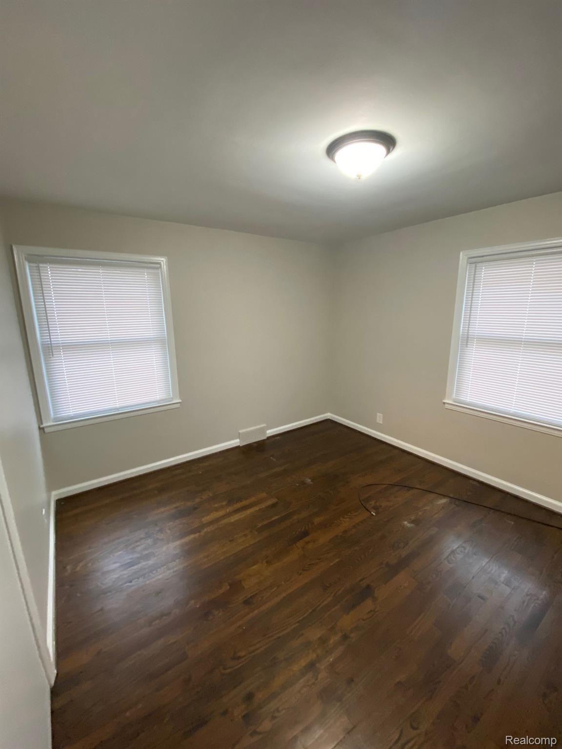 1592 Columbia Road Berkley, MI 48072 - Photo 16 of 35 Gallery Image 16
