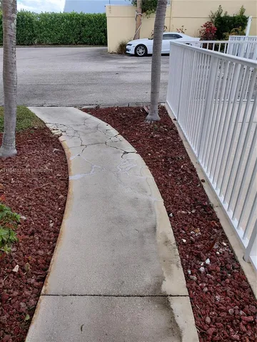 $1,525 | 731 Hummingbird Way, Unit 10, North Palm Beach, FL 33408