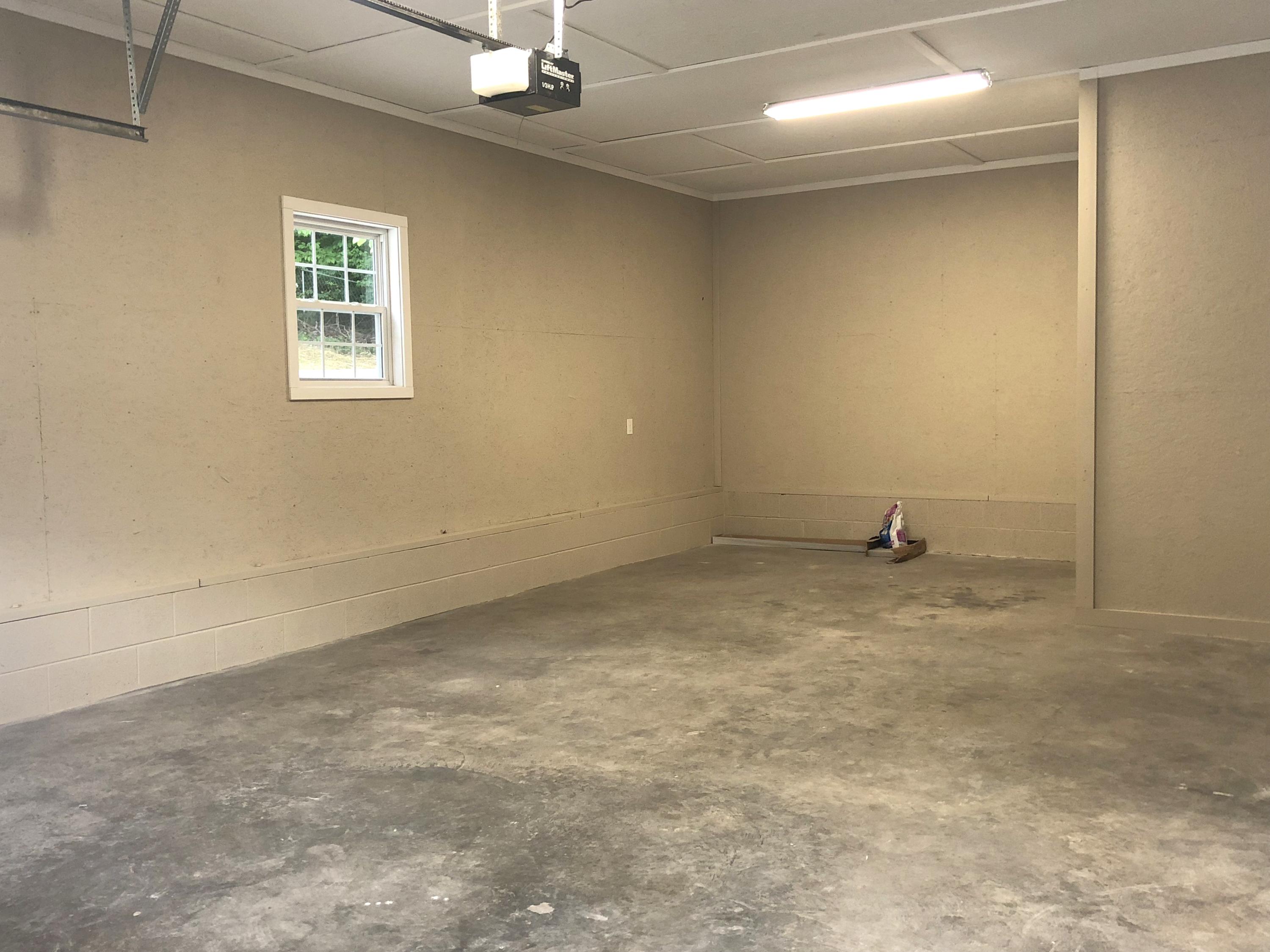 127 McDeerman Road Jacksboro, TN 37757 - Photo 25 of 29 Garage