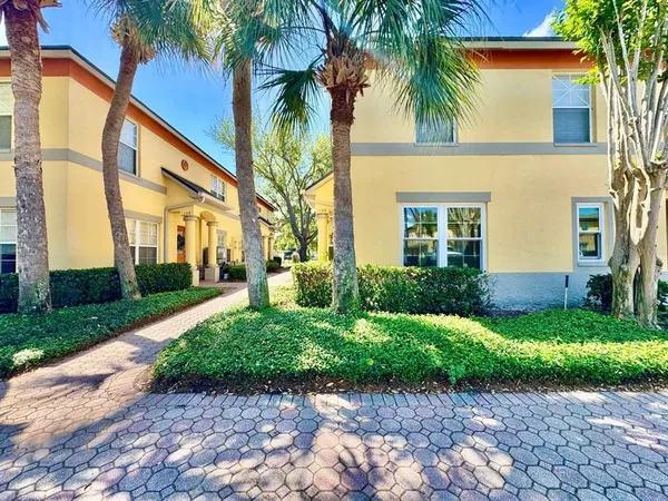 $2,400 | 160 Coquina Bay Drive, St. Petersburg, FL 33705