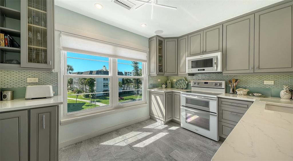 4440 Exeter Drive, Unit 301 Longboat Key, FL 34228 - Photo 10 of 72