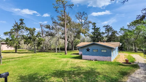 a view of a house with a backyard