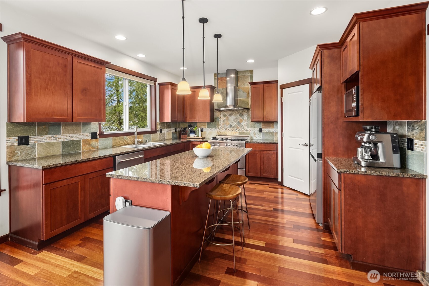 1414 Lake Roesiger Drive Snohomish, WA 98290 - Photo 12 of 40