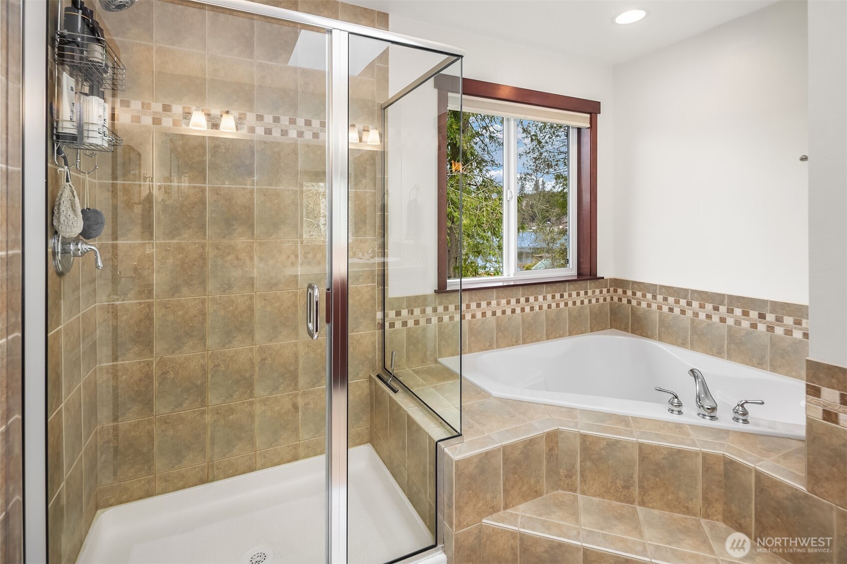 1414 Lake Roesiger Drive Snohomish, WA 98290 - Photo 23 of 40