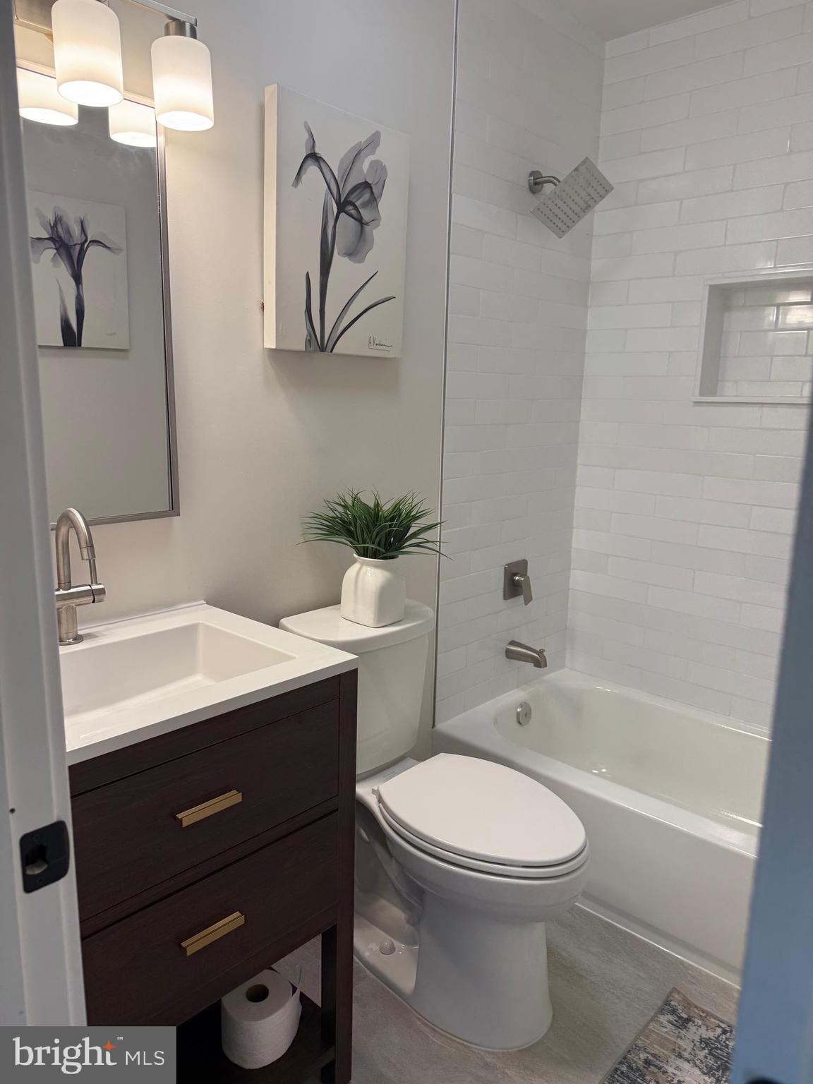 6904 Friendship Road Clinton, MD 20735 - Photo 14 of 14 hallway bath